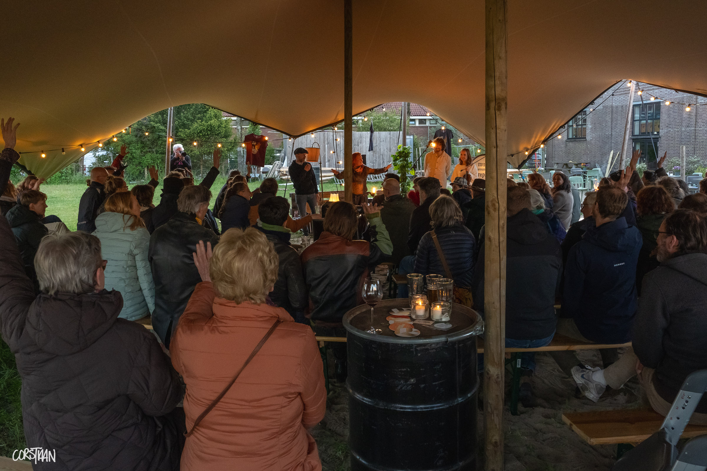 MusicAroundTheFireplace_Hemelvaart26_-87.jpg
